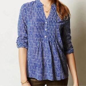 HD in Paris Kaveri blue & white print long sleeve henley top size 4